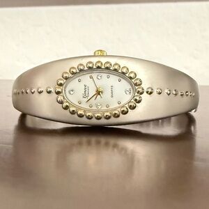 Geneva Women’s Two-Tone Oval Clasped Bracelet Watch. EUC Needs Battery.